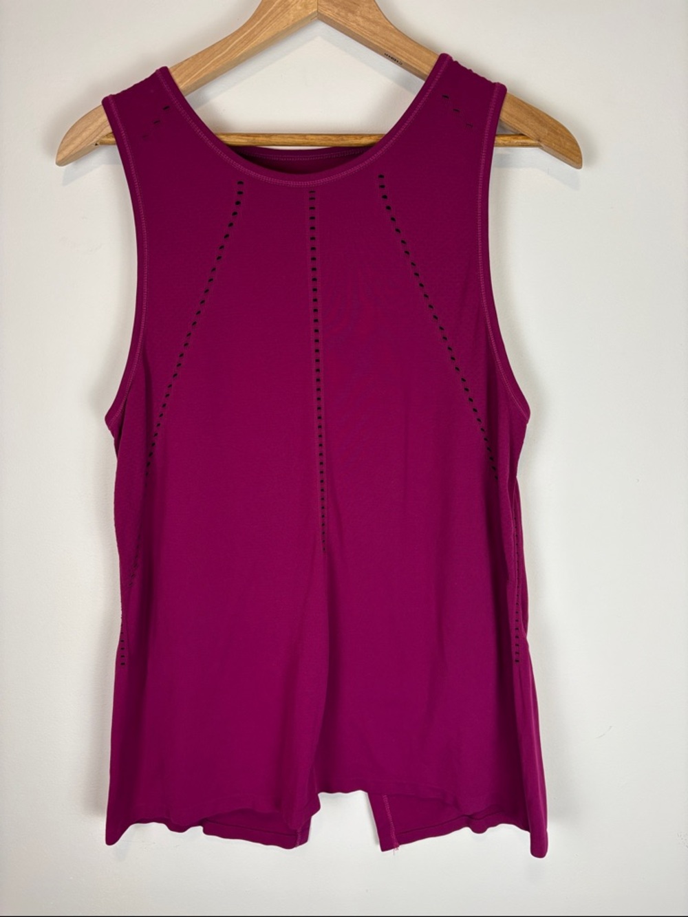 Athleta Fuchsia Pink Perforated Tank Top Medium NWOT Athletic Workout Sleeveless